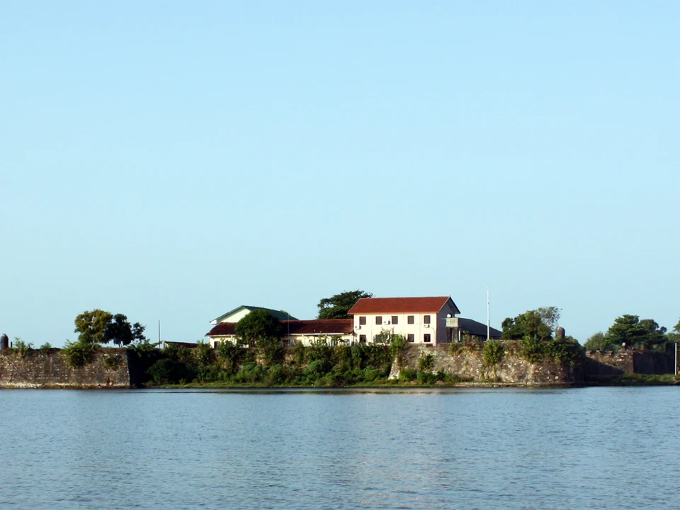 Dutch Fort & Colonial Layers