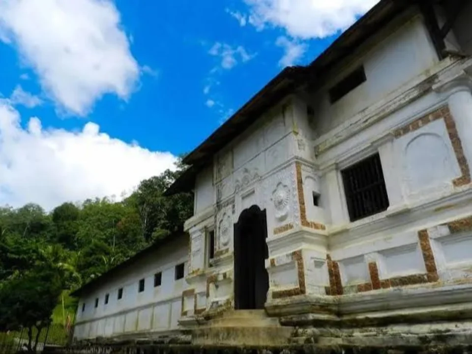 Royal Palace of Kandy Complex Tour — the full experience