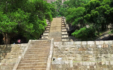 Yapahuwa Rock Fortress Climb